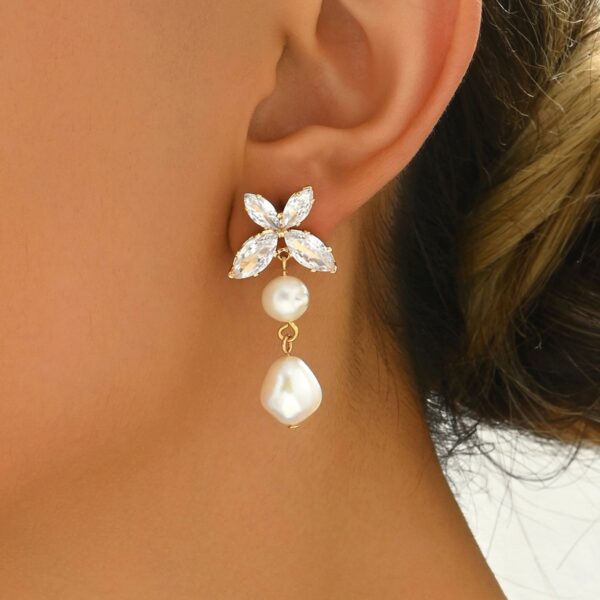 Chic Butterfly Pearl Drop Earrings Set - Elegant And Lightweight Jewelry For Women - Image 7